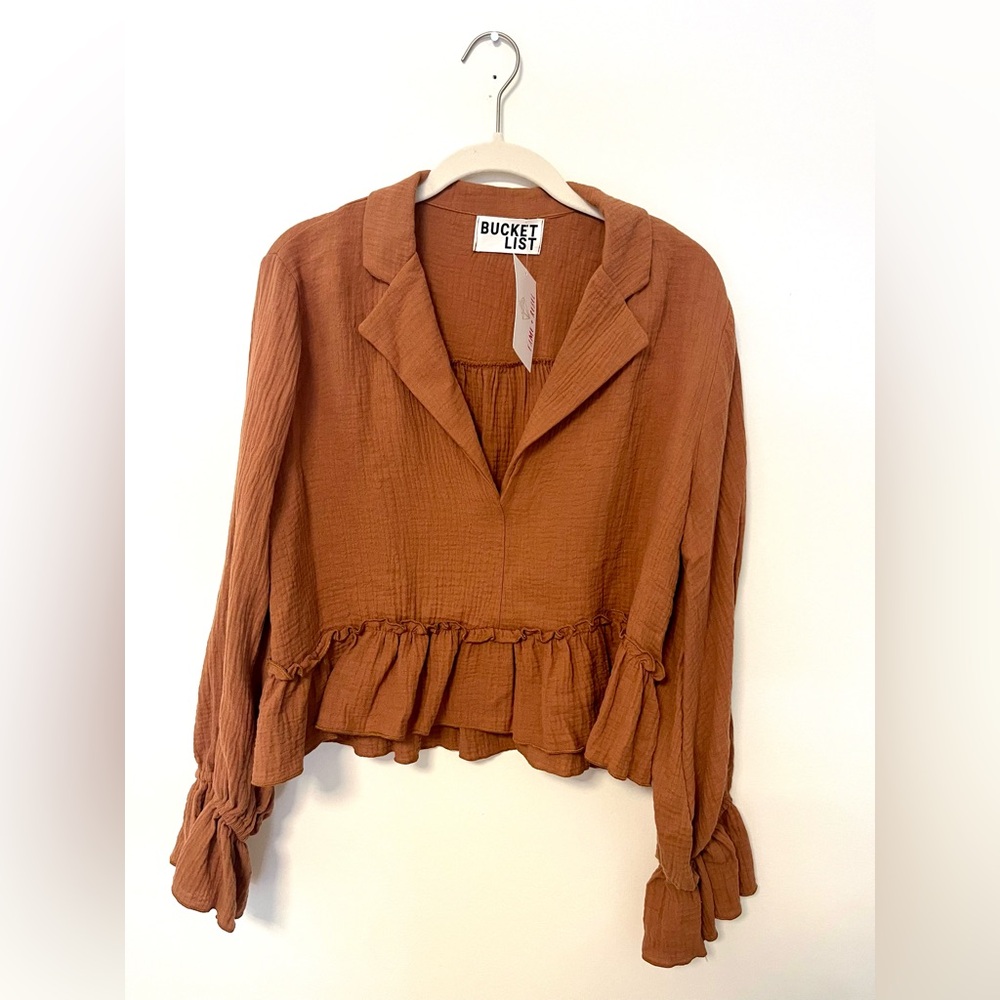 BucketList Brown Cropped Ruffled Blouse size Medium - Picture 2 of 6